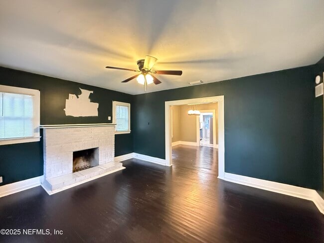Photo - 4541 Woolman Ave