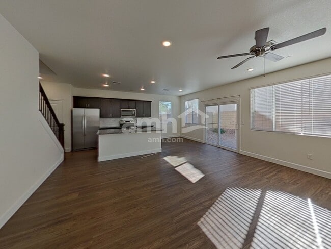 Photo - 696 N Water St