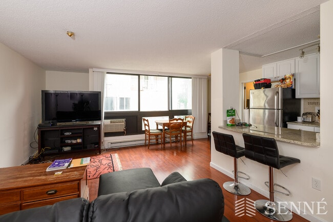 Building Photo - 45 Trowbridge St Unit 4C