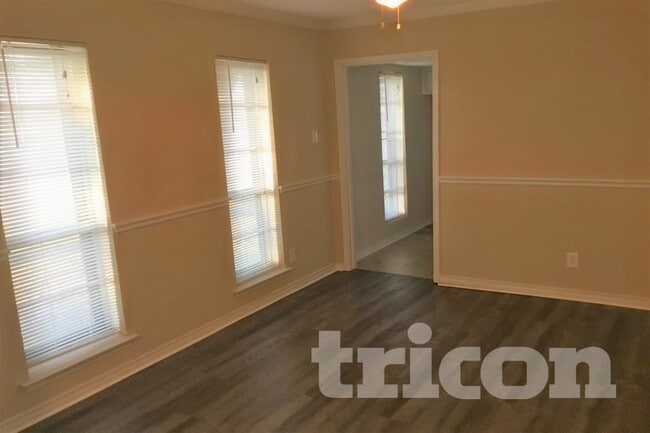 Photo - 1301 Willow Way