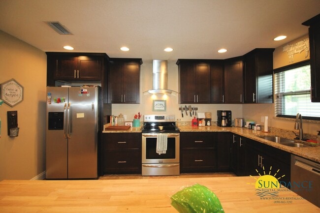 Photo - Gorgeous3 Bedroom Home in Mary Esther!