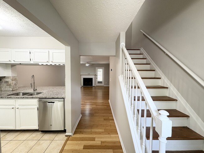 6646 Wellington Square