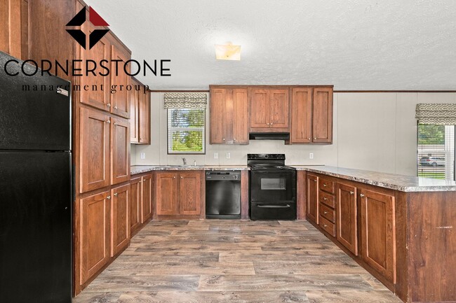 Photo - Cozy 3-Bed, 2-Bathroom Trailer Home Available for Rent! Located off of Strawberry Lane in Albany!