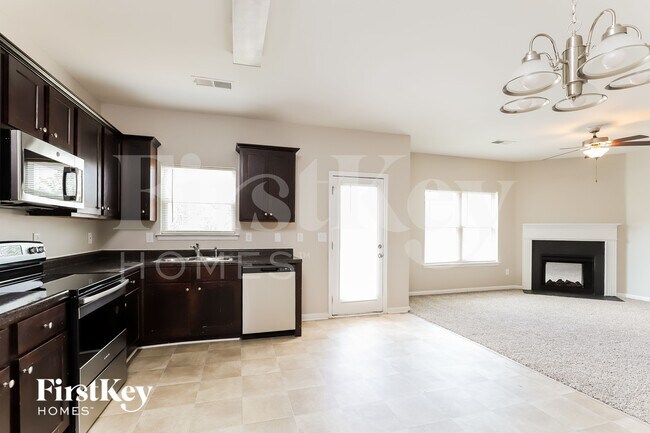 Photo - 777 Grenier Terrace NE