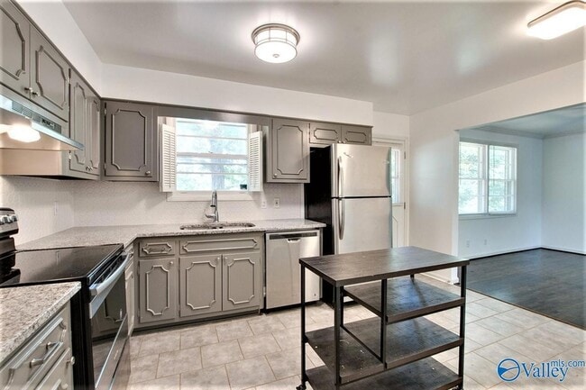 Building Photo - 5630 Woodridge St SW Rental