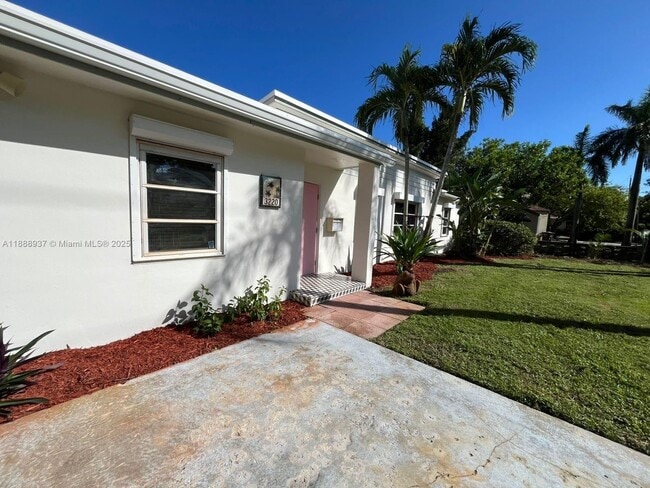 Photo - 3220 Poinsettia Ave