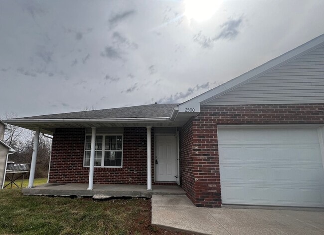 Building Photo - 2500-2502 Hollyhock Dr Unit 2500