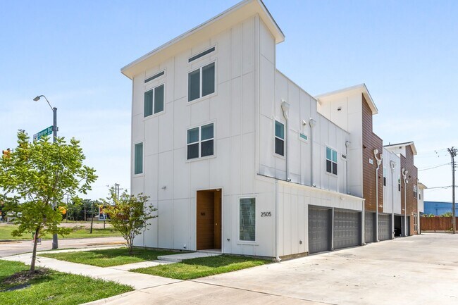 2505 Benbrook Blvd Unit 503 2505 Benbrook Blvd 503 2027