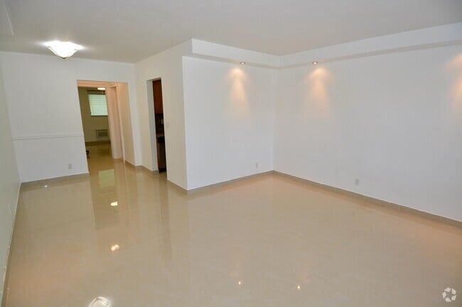 Building Photo - 2000 NE 51st Ct Unit 103 Rental