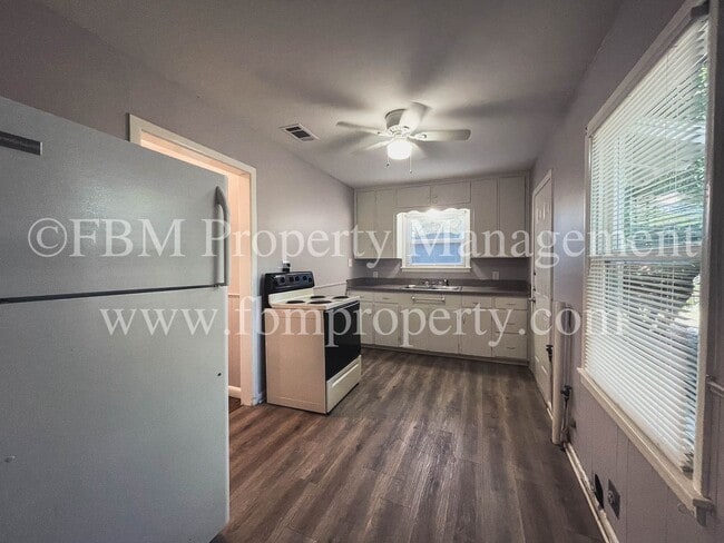 Photo - 409 Grace St