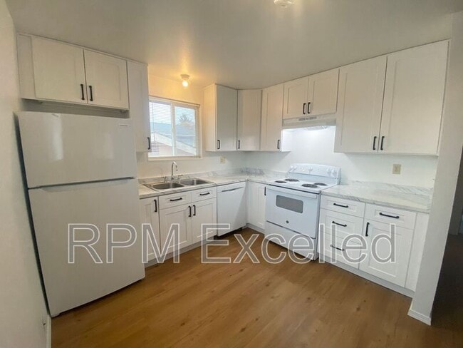 Photo - 475 Houser Way S Unit B