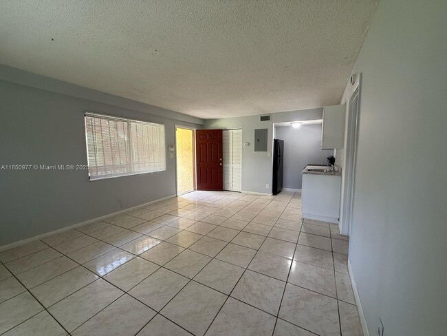 Building Photo - 2018 NW 43 Terrace Unit 4 Rental