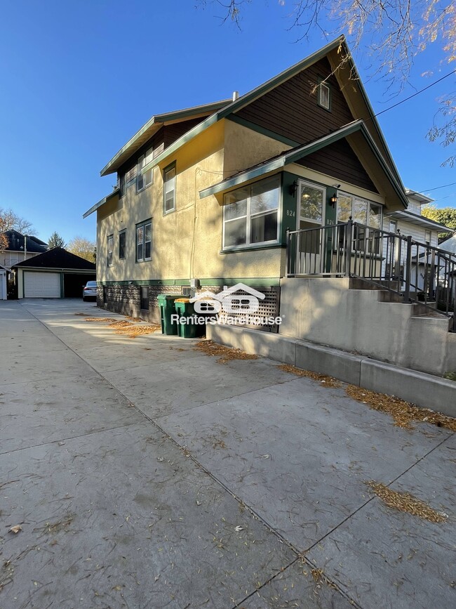 Photo - 826 1st St NW