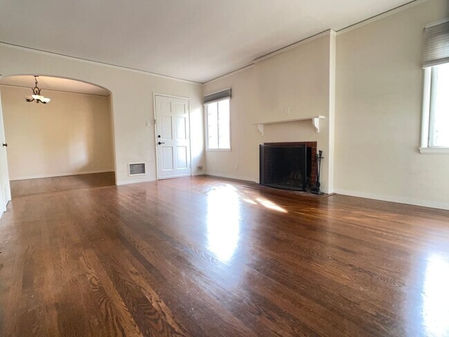Building Photo - 9-11 Seville Unit 9 Rental