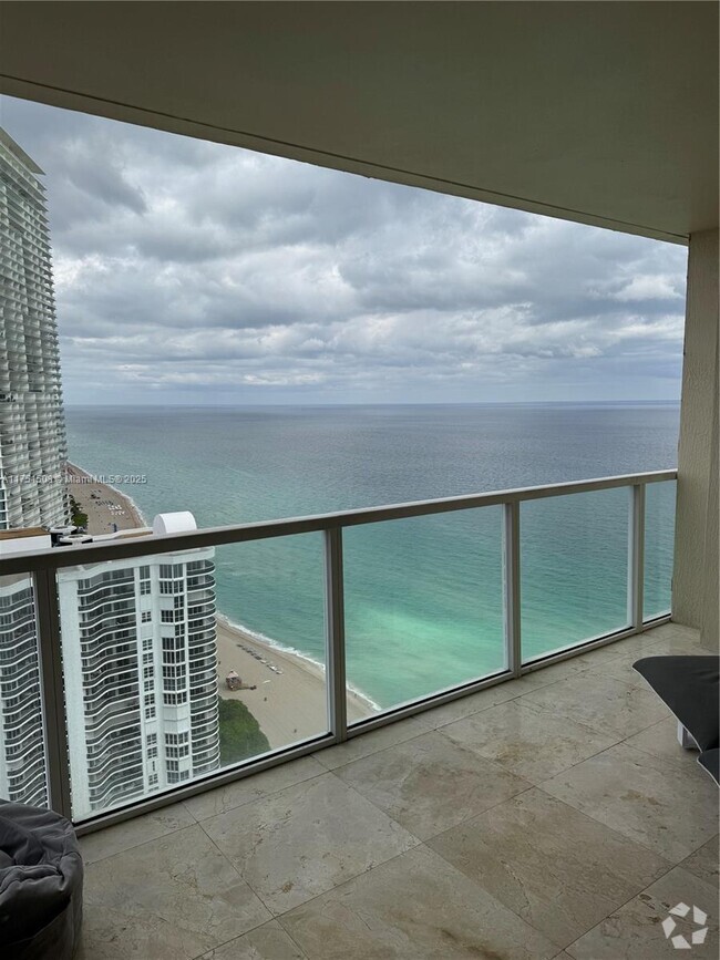 Building Photo - 16699 Collins Ave Unit 3905 Rental