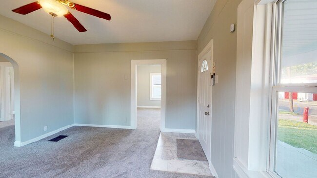 Photo - 914 North Goodlet Avenue