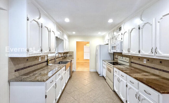 Photo - 1828 Jacobs Ln