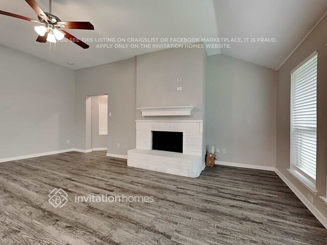 Photo - 205 Falling Leaves Trail