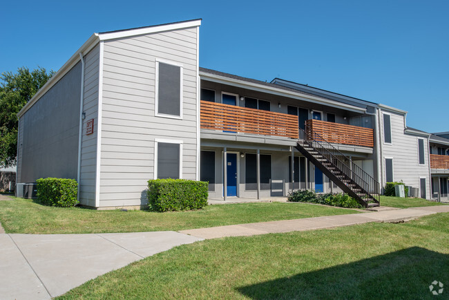 Building Photo - Maxton West Apartment Homes