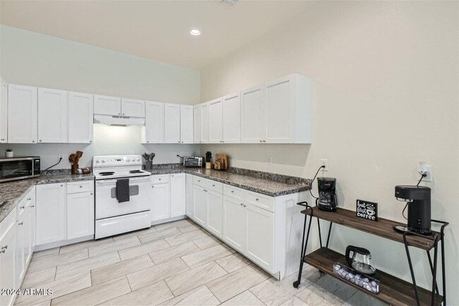 Photo - 2233 E Sheridan St