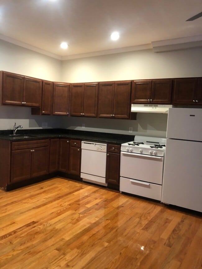 Building Photo - 165 Winthrop Rd Rental