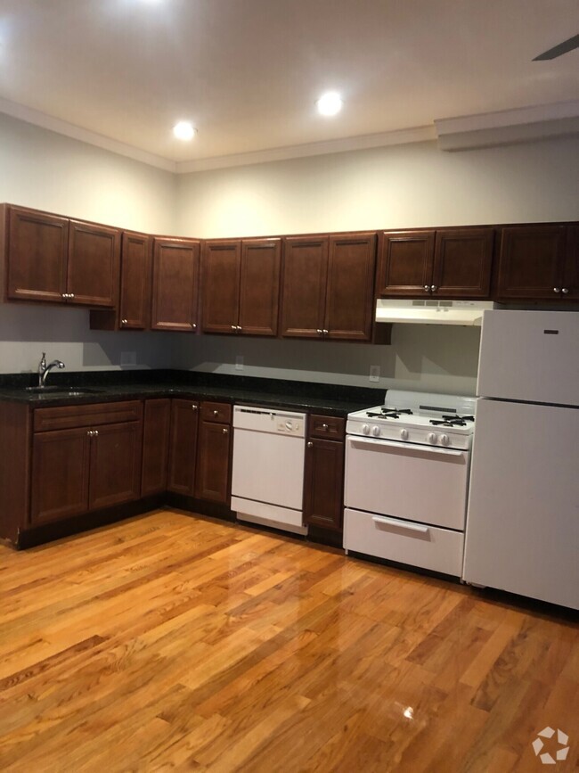 Building Photo - 165 Winthrop Rd Rental