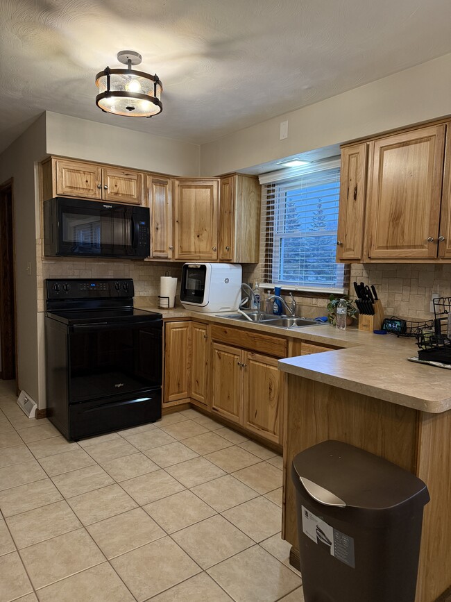 Photo - 4714 Oakland St