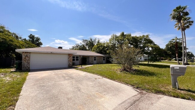 Photo - $500 off a month of rent!!! Great 3 bedroom,2 bath home in Deltona! (Leasing Admin Fee WAIVED!!!)