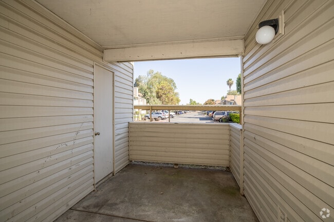 2BR, 2BA - 960SF - patio