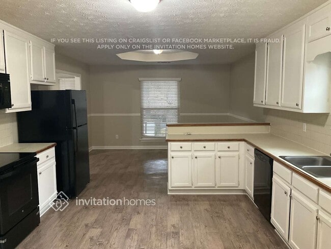 Photo - 1570 Canberra Dr