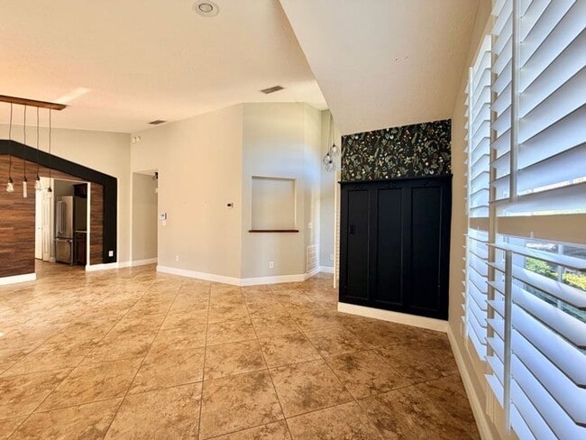 Photo - Modern Living Meets Prime Location with this Stunning 4/2!