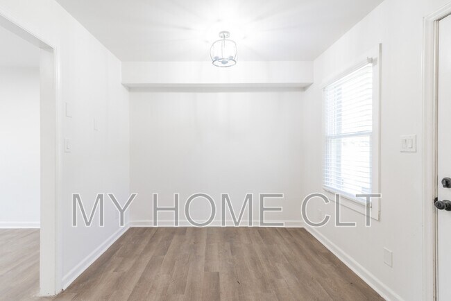 Photo - 931 Cantwell St