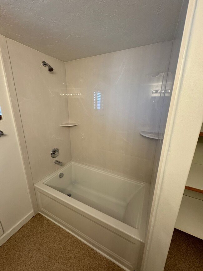 Photo - Newly Remodeled 2-Bedroom Home Minutes fro...