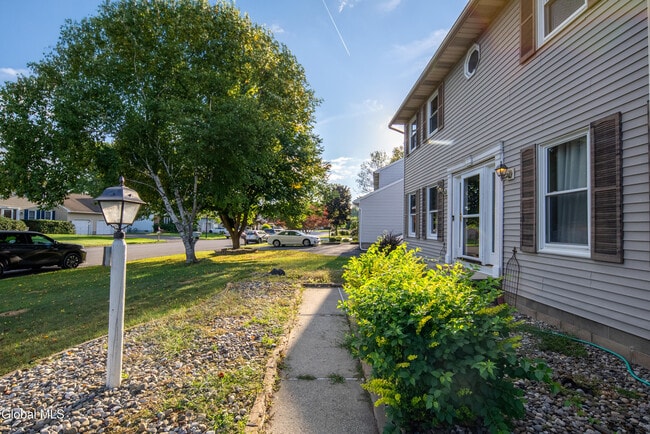 Photo - 31 Berkshire Dr