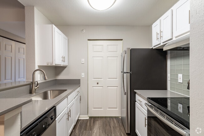 1BR, 1BA - 900SF - Arbor - Kitchen