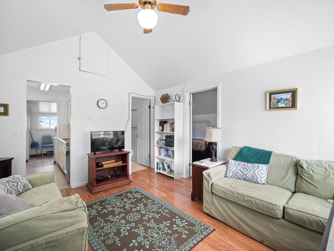 Photo - Cozy 1-Bedroom Rental – All Utilities Incl...
