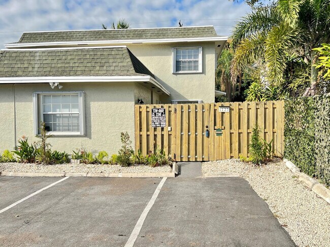 Photo - 1121-1123 N Andrews Ave