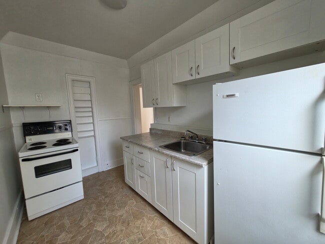 Building Photo - 429 Qu'Appelle Ave Unit 2