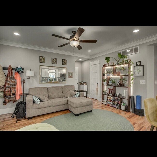 Photo - 235 W 4th St Unit 235