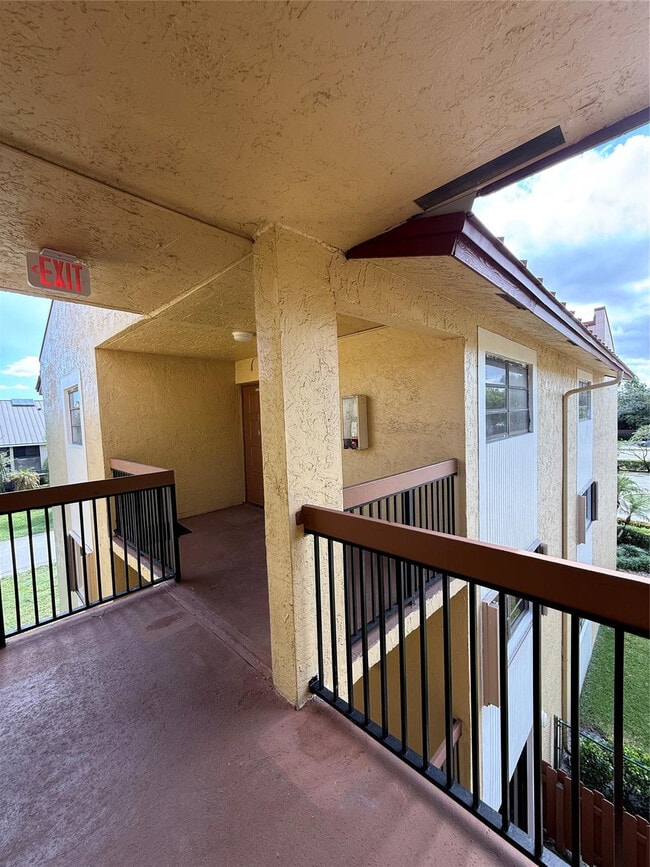 Building Photo - 2033 Coral Ridge Dr Unit 2033
