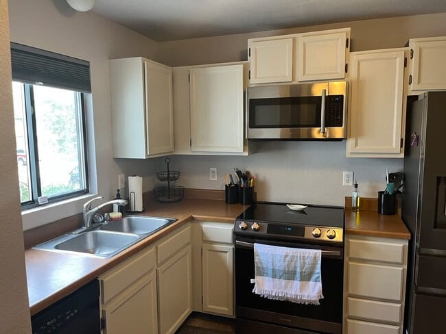 Photo - Spacious 3-bed, 1-bath Heights Townhome