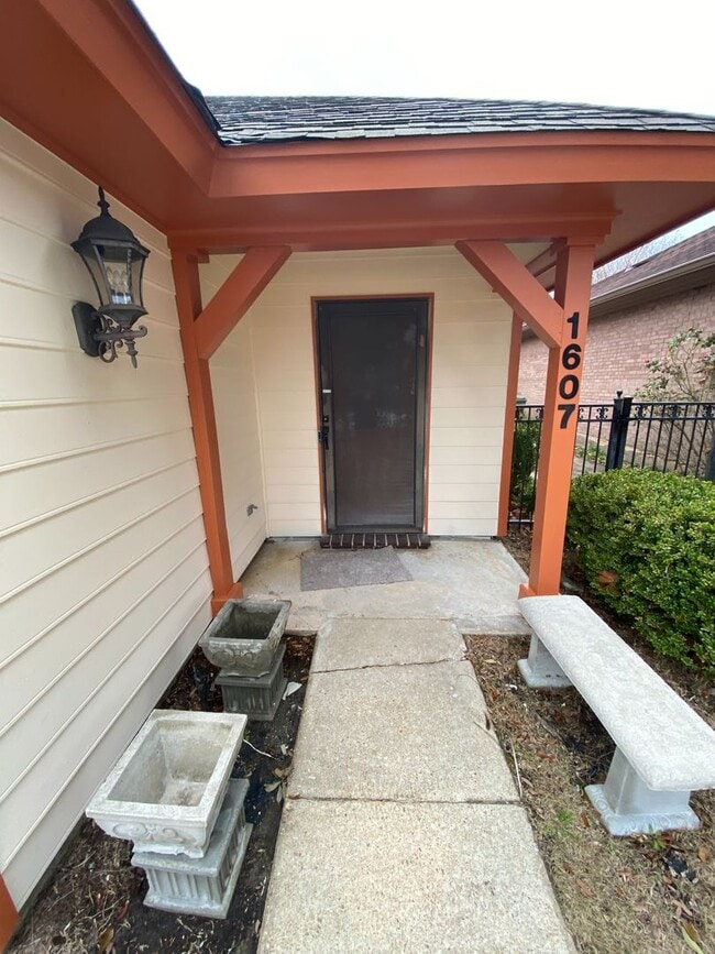 Photo - 1607 Salisbury Pl