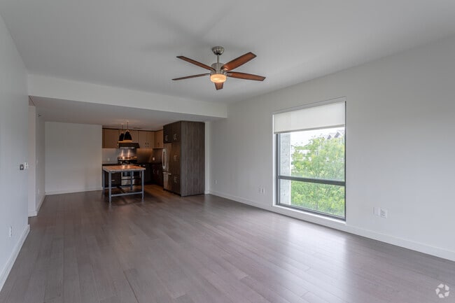 2BR, 2BA - 1319 SF