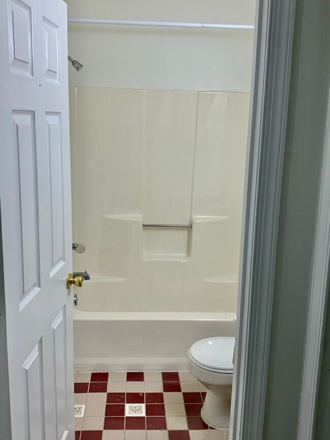 Photo - Spacious 3 Level 3 Bedroom Townhouse