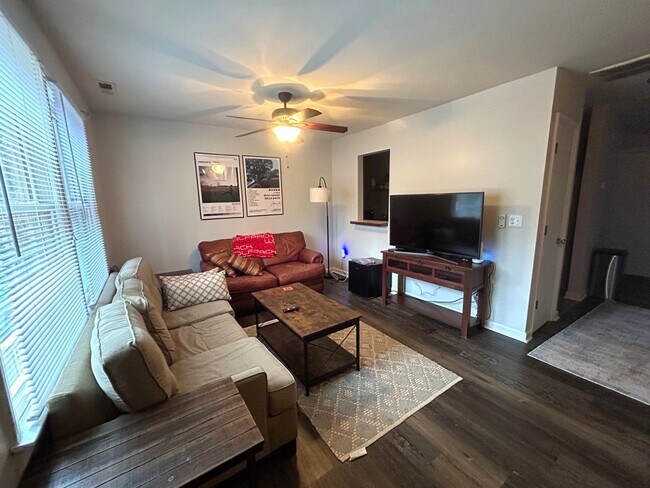 Photo - CARLTON1223-1227 Unit 1227