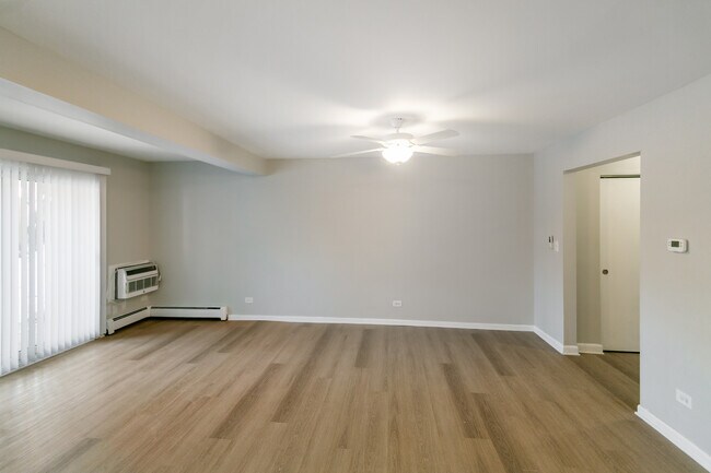 Photo - 705 S Milwaukee Ave