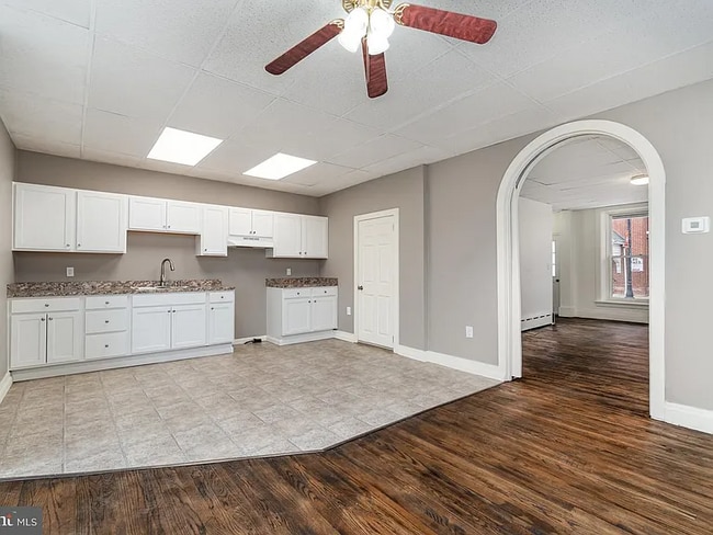 Photo - 323 Market St