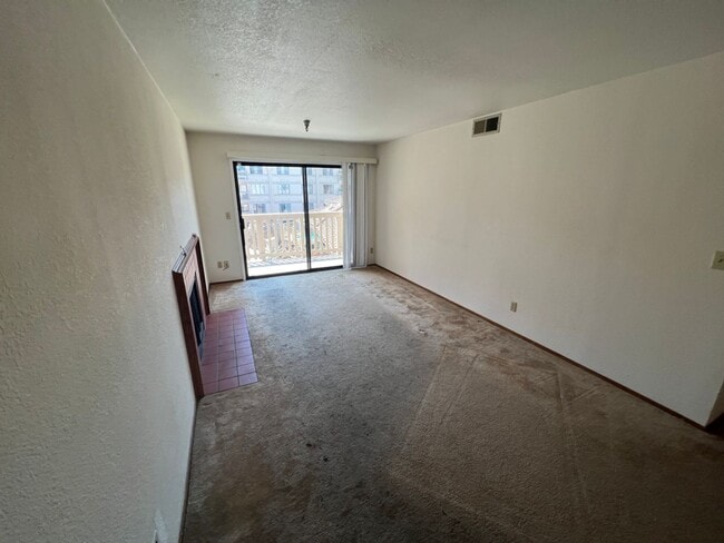 Photo - Spacious 2 bed 1.5 bath Condo in San Leand...