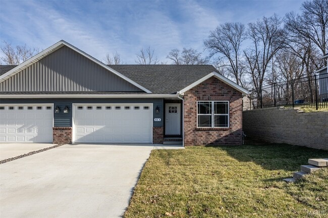 Building Photo - 652 N Kansas St