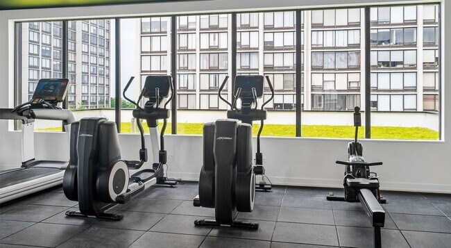 Photo - 5440 N Sheridan Rd